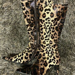 Giraffe Patterned Boots - Size 9